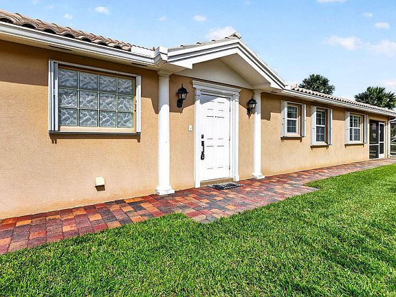 2nd image of 11439 SW Pembroke Drive