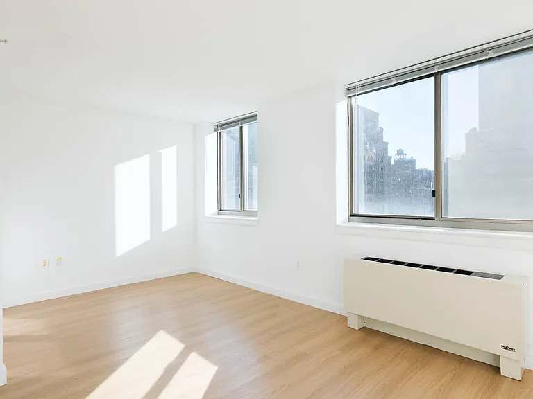 400 W 37th St #7R — Photo 14