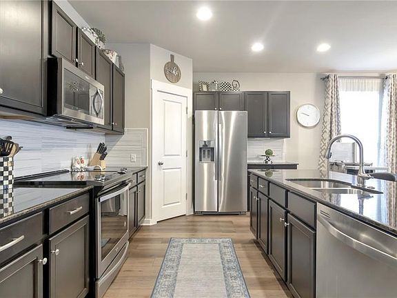5th image of 264 Trellis Blvd