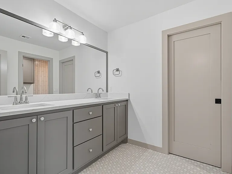 3921 S Madison Ave — Photo 9