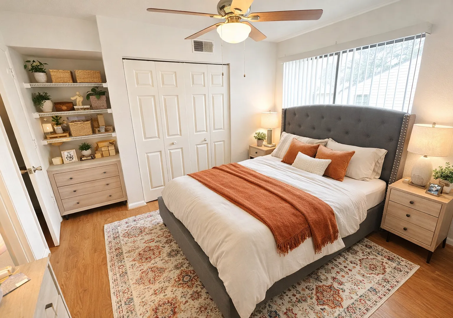 True 1 Bedroom Overlooking Doak Campbell — Photo 2