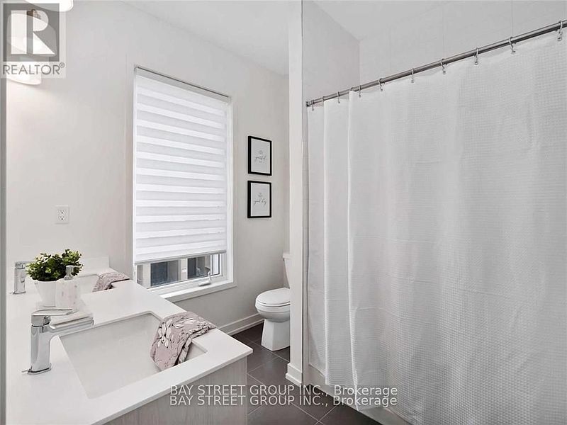 Oakville Townhouse for rent - 4 Bedrooms — photo 5