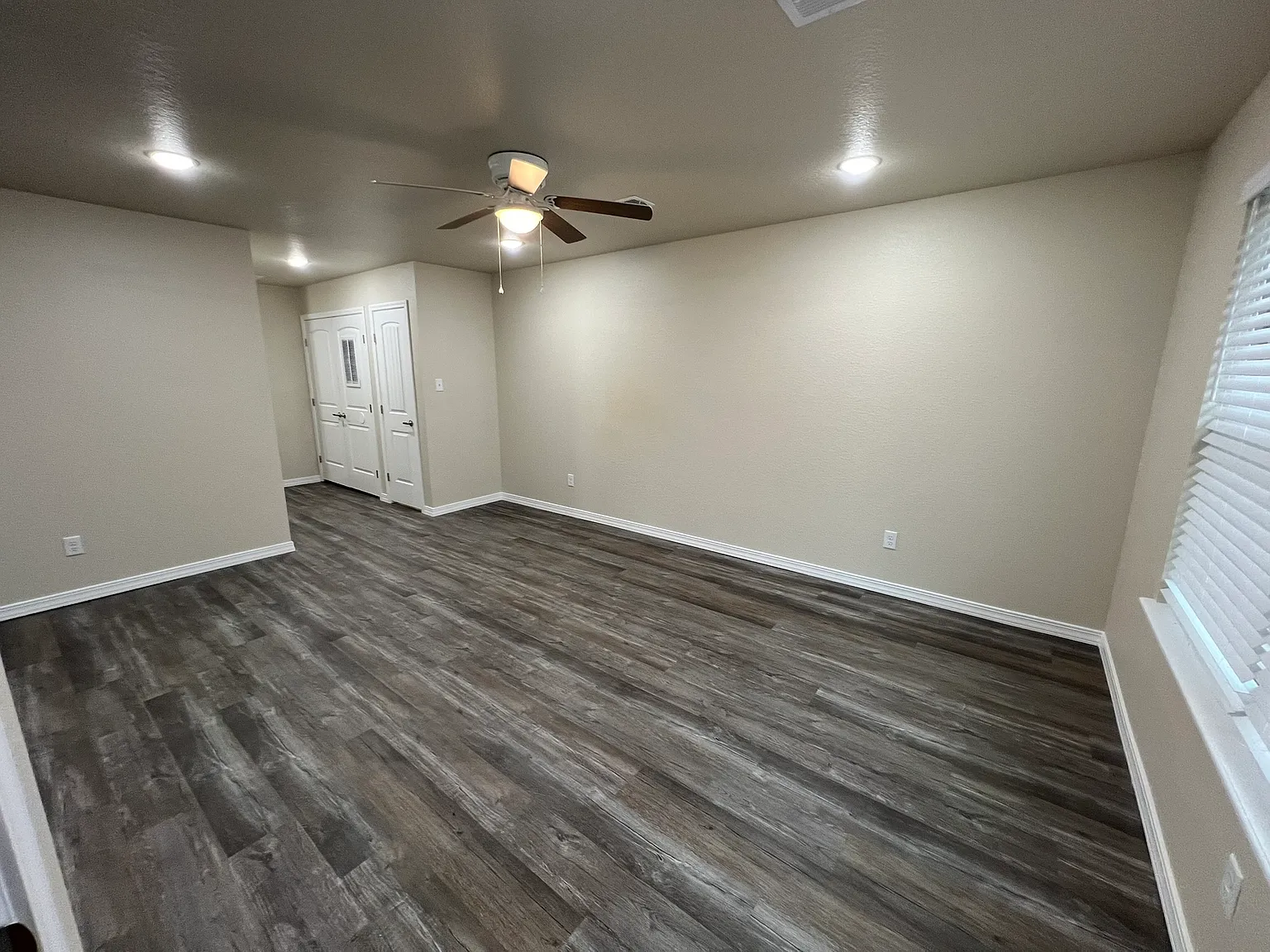 3 bed, $1,000 — Photo 2
