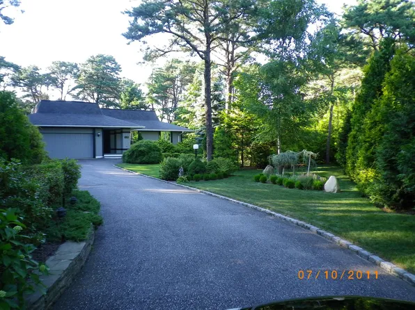https://photos.zillowstatic.com/fp/1aba0e6ab4858ef1aafa7e2ec714b71b-p_e.webp
