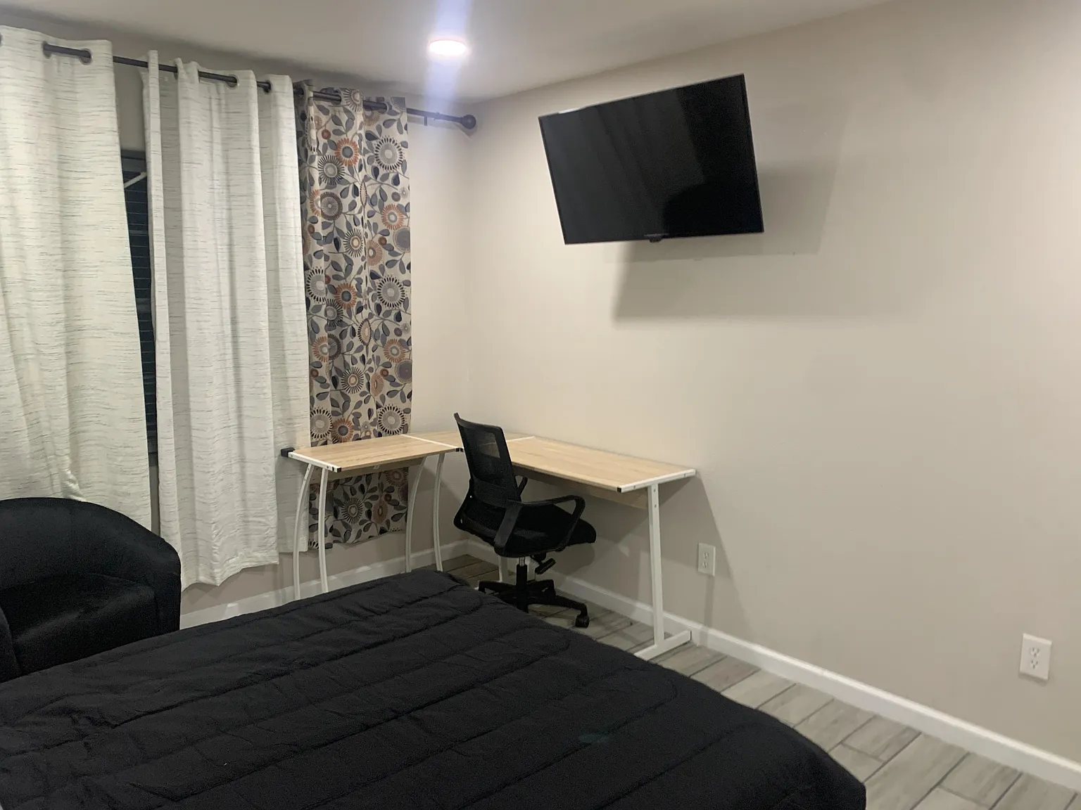 4 bed, 2.0 bath, 2572 sqft, $754 — Photo 3
