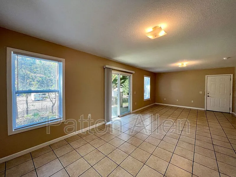 3 bed, 2.0 bath, 1065 sqft, $1,495 — Photo 4