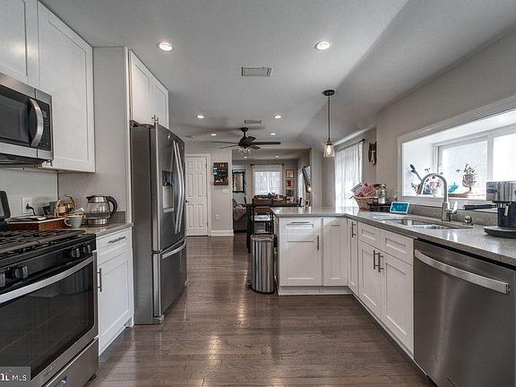 3rd image of 205 10th St