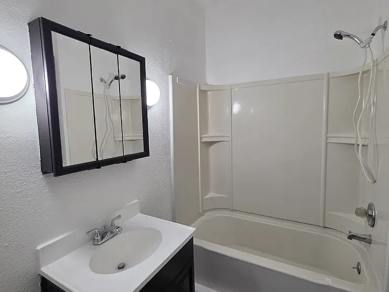 425 Arden Pl #A — Photo 11