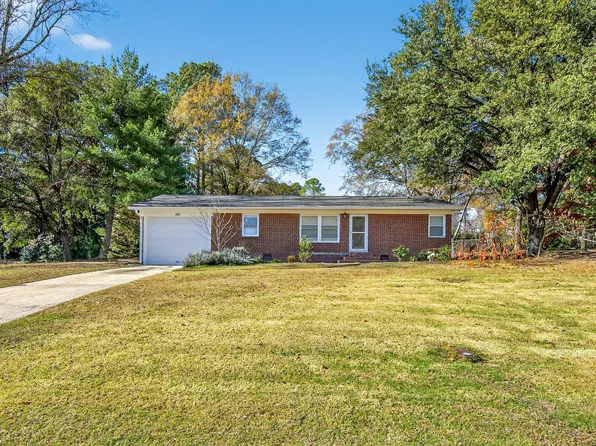 407 N Willow St, Angier, NC 27501