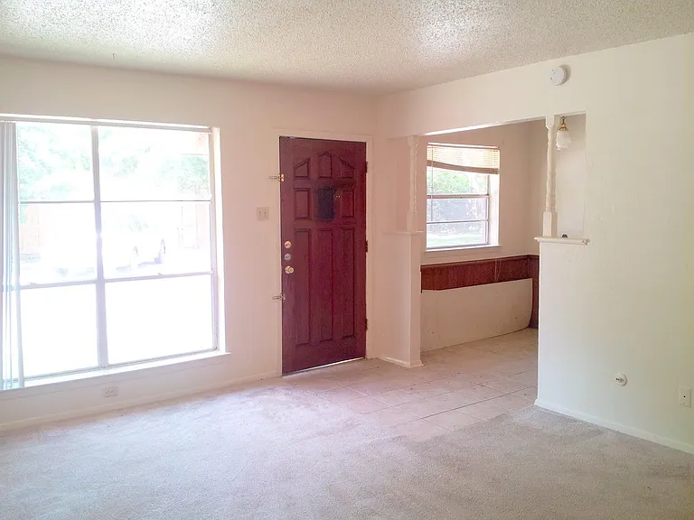3215 W Shady Grove Rd — Photo 8