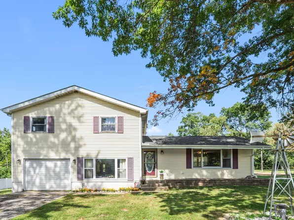 2305 Thomas Rd, Valparaiso, IN 46383