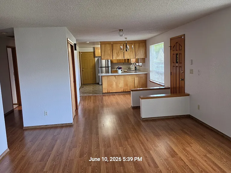 841 E 48th St — Photo 10