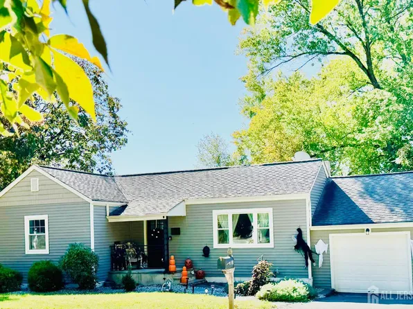 33 Highland Ave, Dover, NJ 07801