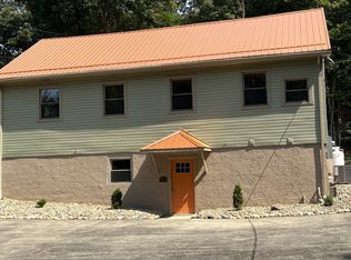 1100 Valley Club Dr #B, Irwin, PA 15642