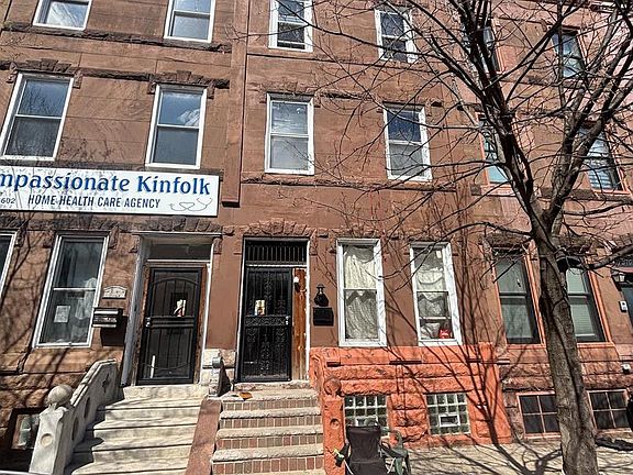 2nd image of 3105 W Diamond St