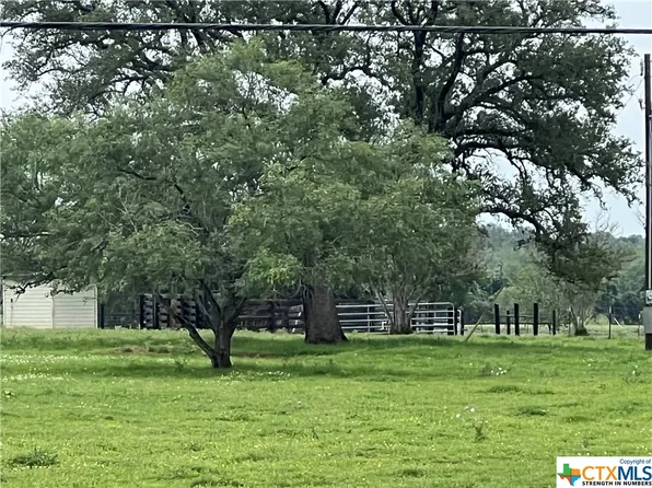 5438 County Road 121, Nixon, TX 78140