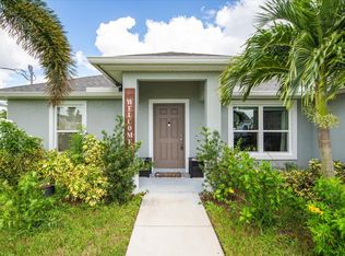 401 SE Whitmore Dr, Port Saint Lucie, FL 34984