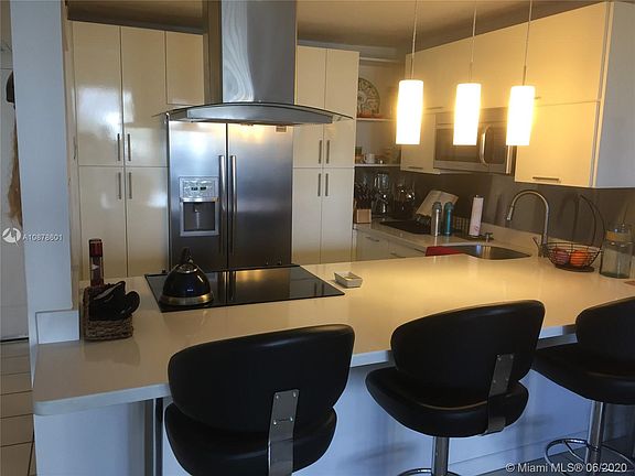 3rd image of 100 Bayview Dr APT 211