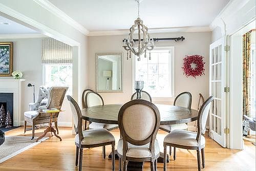 3rd image of 360 Queensway Dr