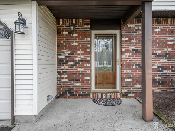 10 Eric Dr, Howell, NJ 07731