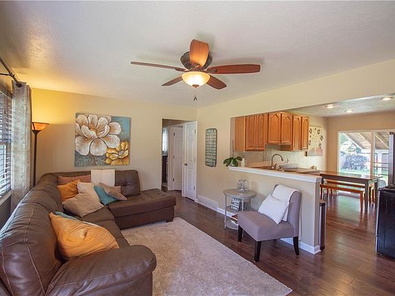 2nd image of 932 Sherwood Dr