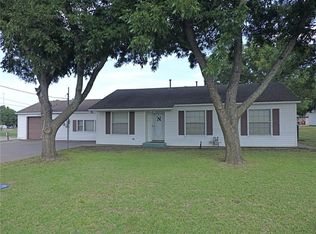 105 S Wilson St, Bells, TX 75414