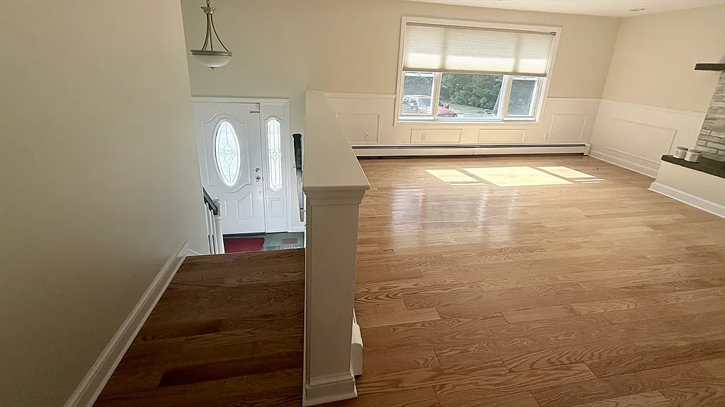 5 bed, 2.0 bath, 2012 sqft, $4,500 — Photo 3