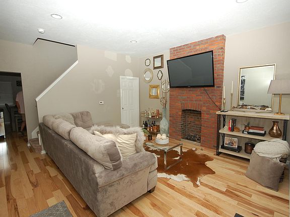 Gas burning fireplace