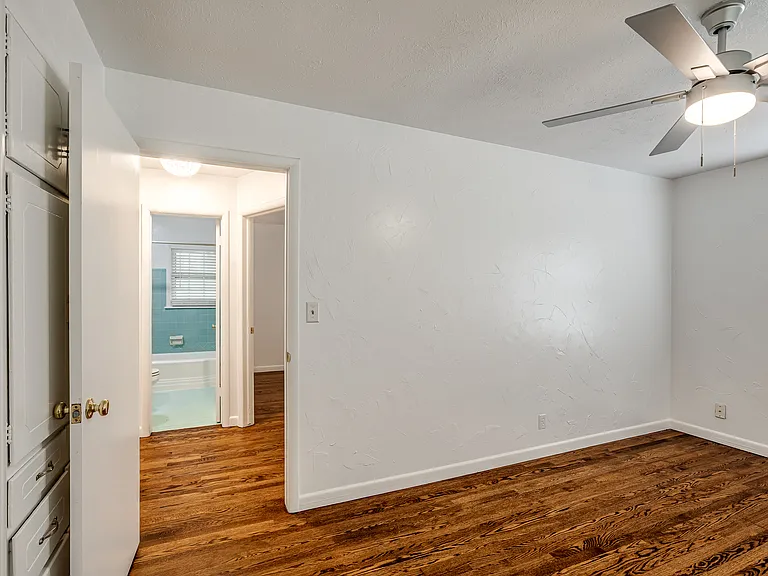 4620 N Harvey Pkwy #1/2 — Photo 27