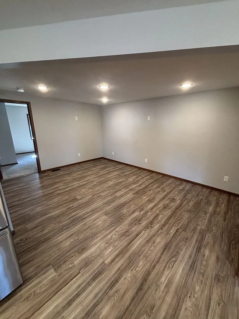 150 4th St — Photo 3