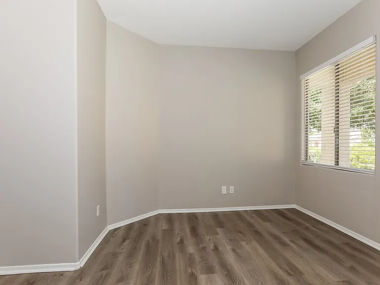 4101 S Vineyard Ave — Photo 12