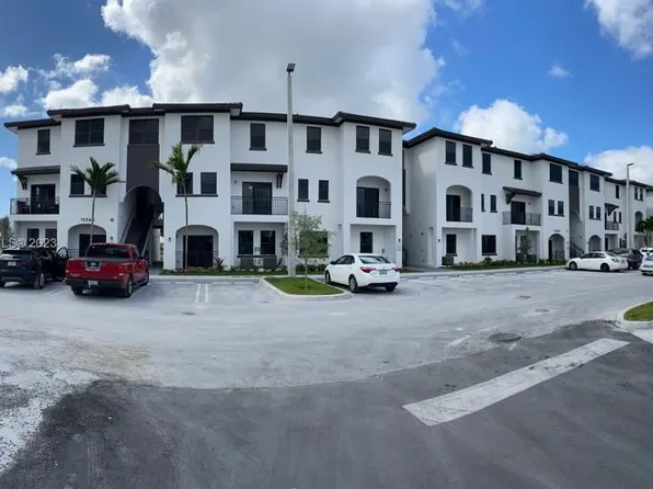 15560 SW 136th St #204, Miami, FL 33196