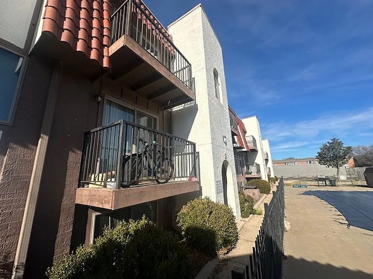 2250 S Oliver Ave — Photo 35