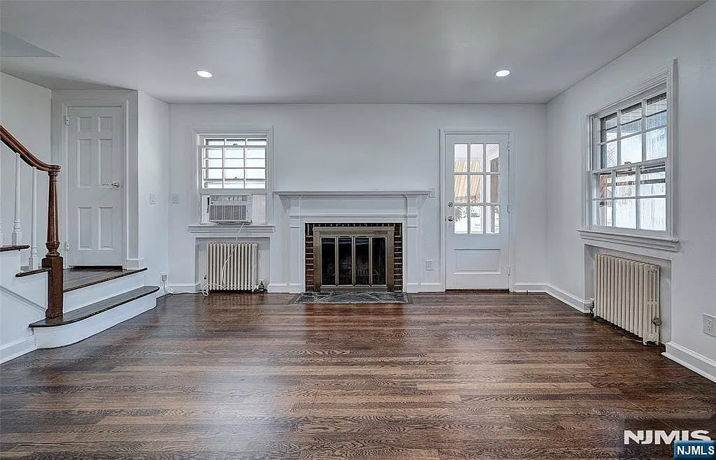 3 bed, 1.5 bath, $4,450 — Photo 2