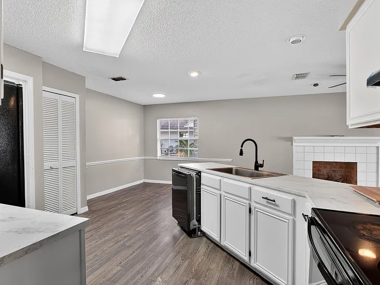802 Arietta Cir N — Photo 12