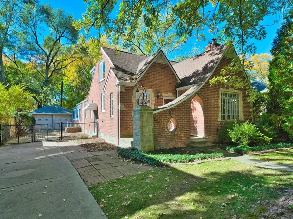 831 Washington Rd, Grosse Pointe, MI 48230