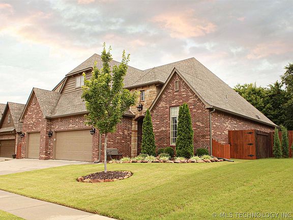 2nd image of 10809 S Redbud Pl