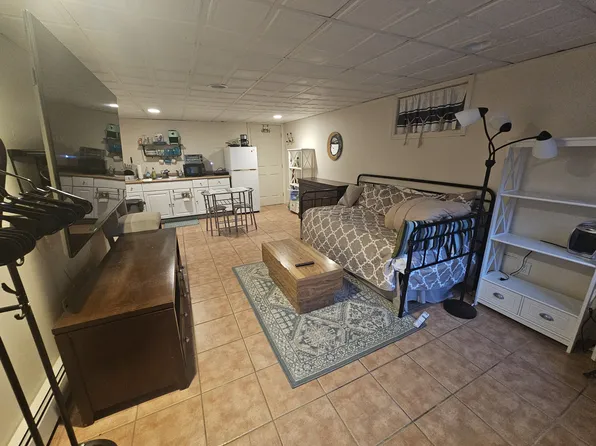 (undisclosed Address), Saint James, NY 11780