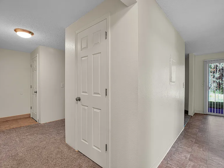 Riverview Apartments — Photo 36