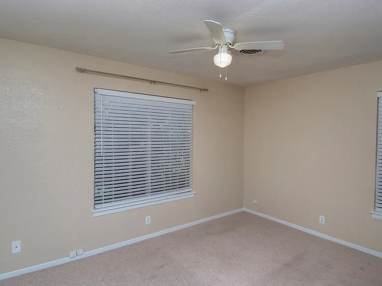 2614 Little John Ln — Photo 16