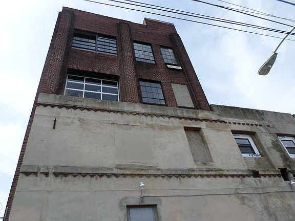 3rd image of 2207 N American St