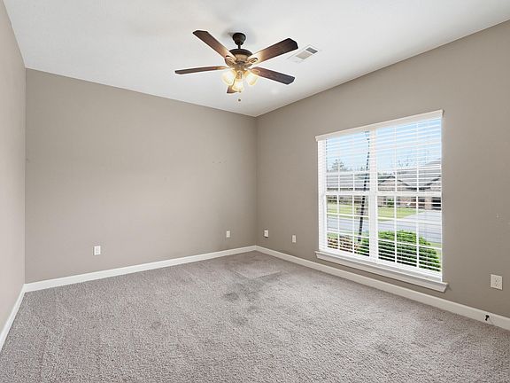 5th image of 26 Oak Tree Cir