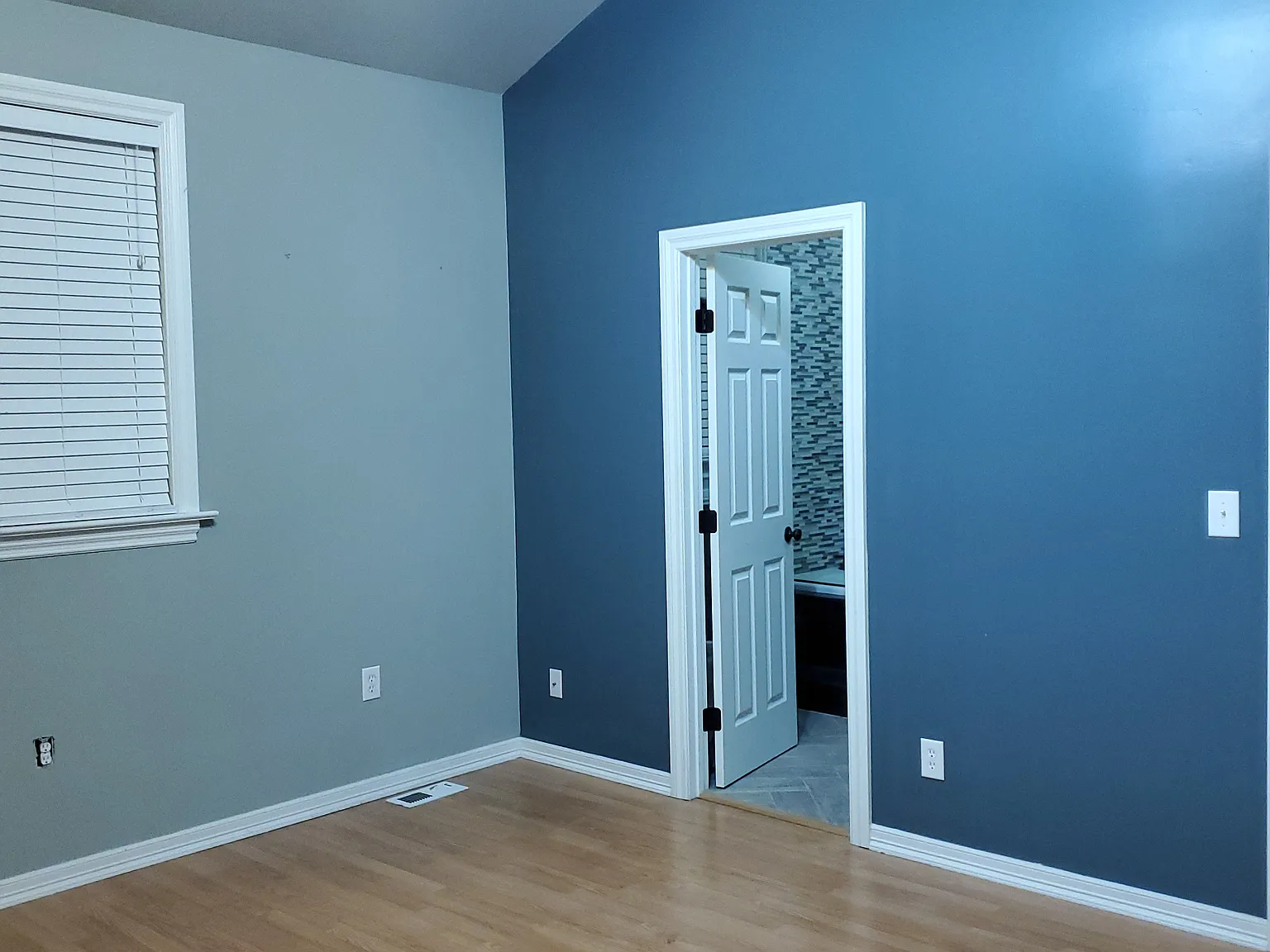 5 bed, 4000 sqft, $4,800 — Photo 2
