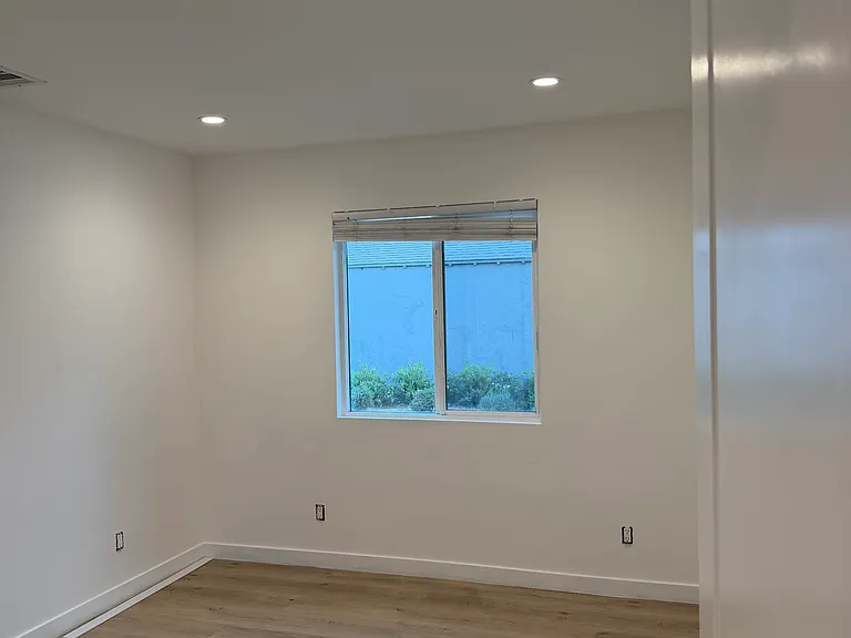 7449 1/2 Variel Ave — Photo 5