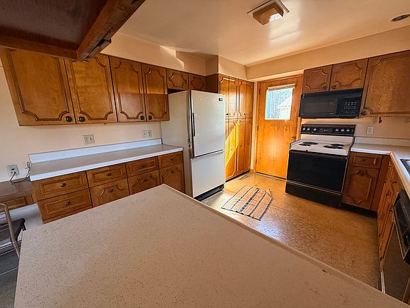 3rd image of 503 E Main St