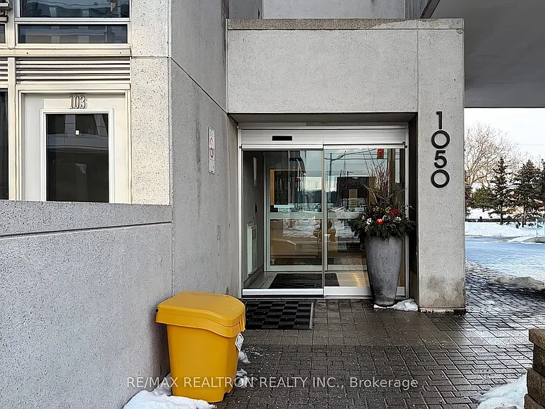 1050 The Queensway #217 — Photo 9