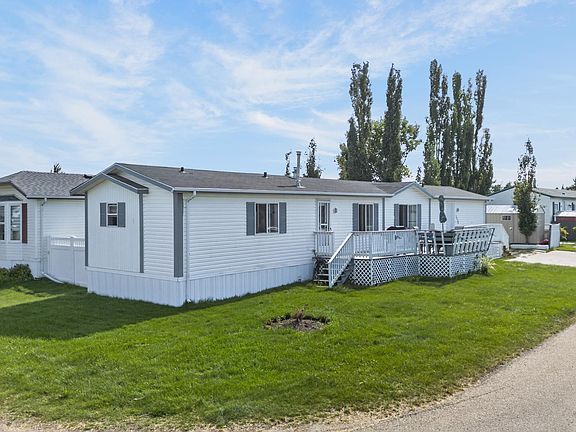 2nd image of 3136 Lakewood Cres NW