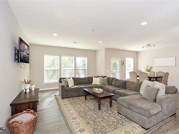 2nd image of 449 Timberleaf Rd