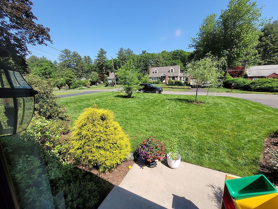 2nd image of 61 Lawrence Ave