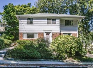 351 Park Ln, Douglaston, NY 11363